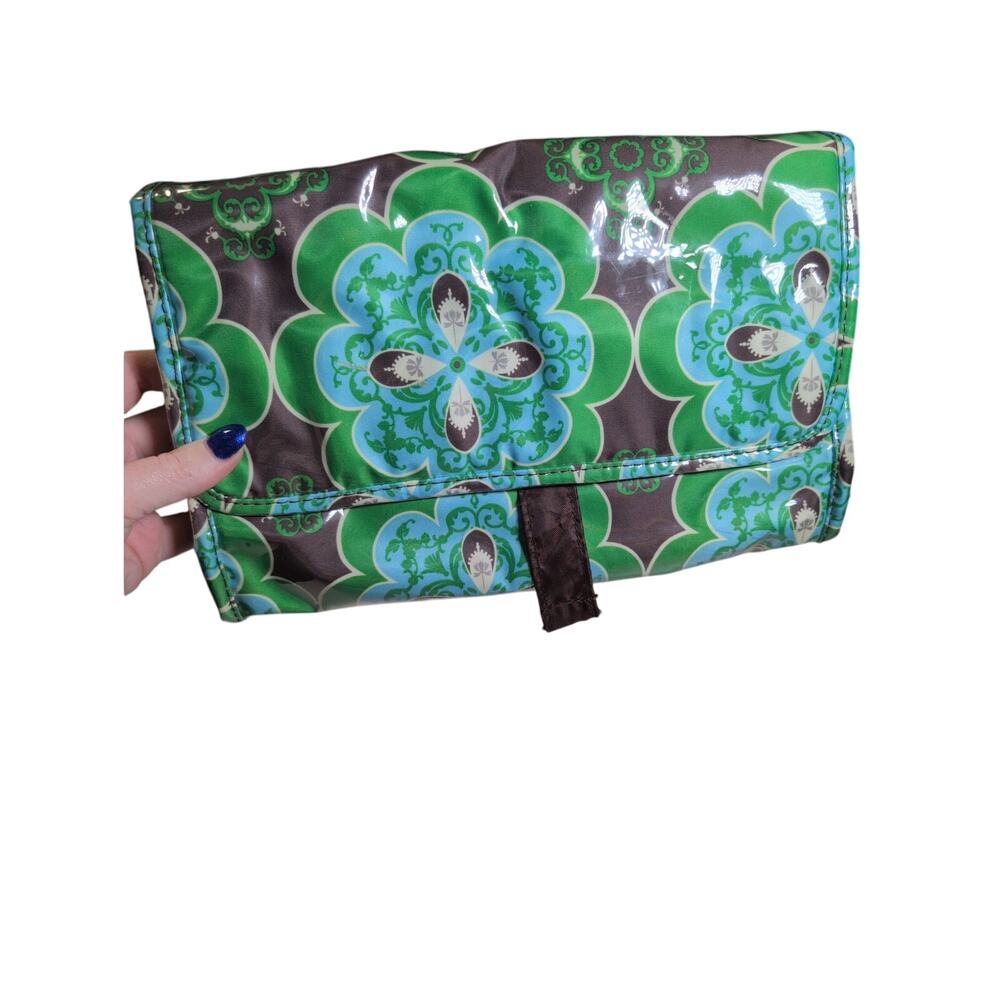 Contents Tri-Fold Toiletry Bag